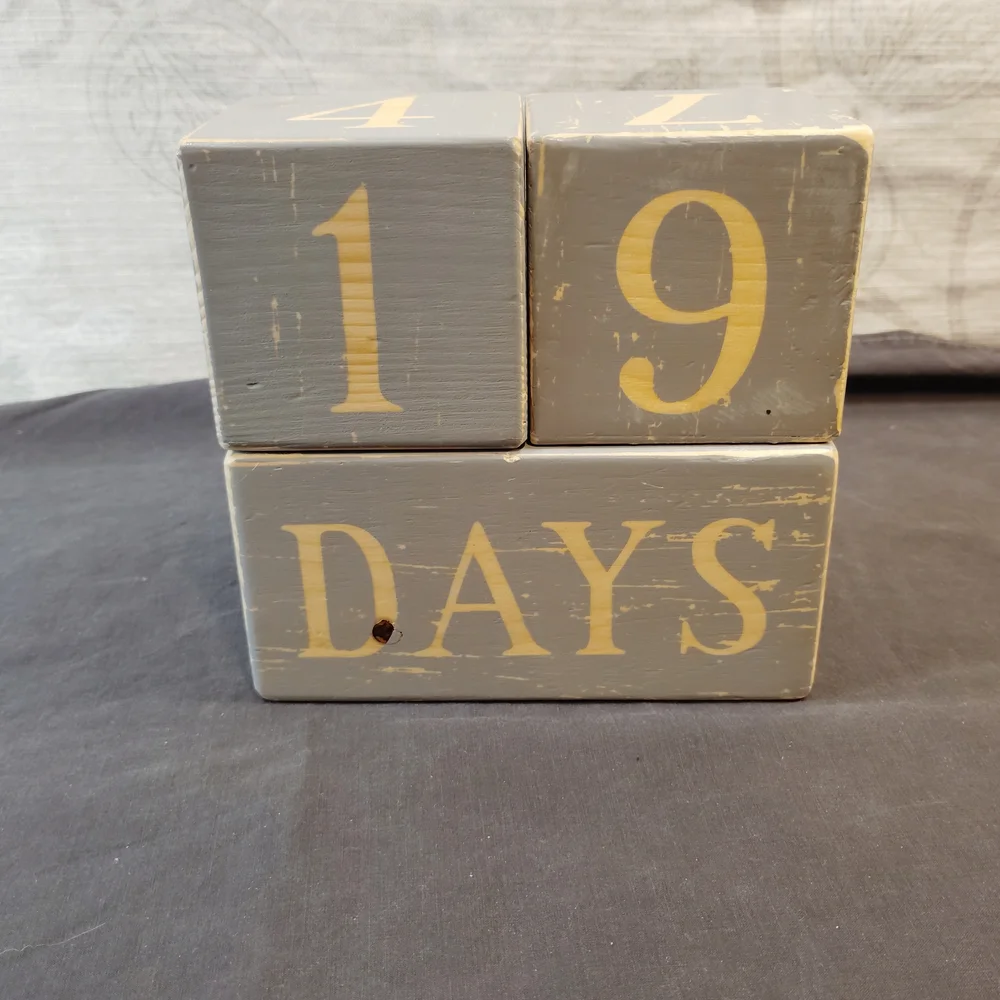 Elegant Gray and Gold Wooden Block Calendar